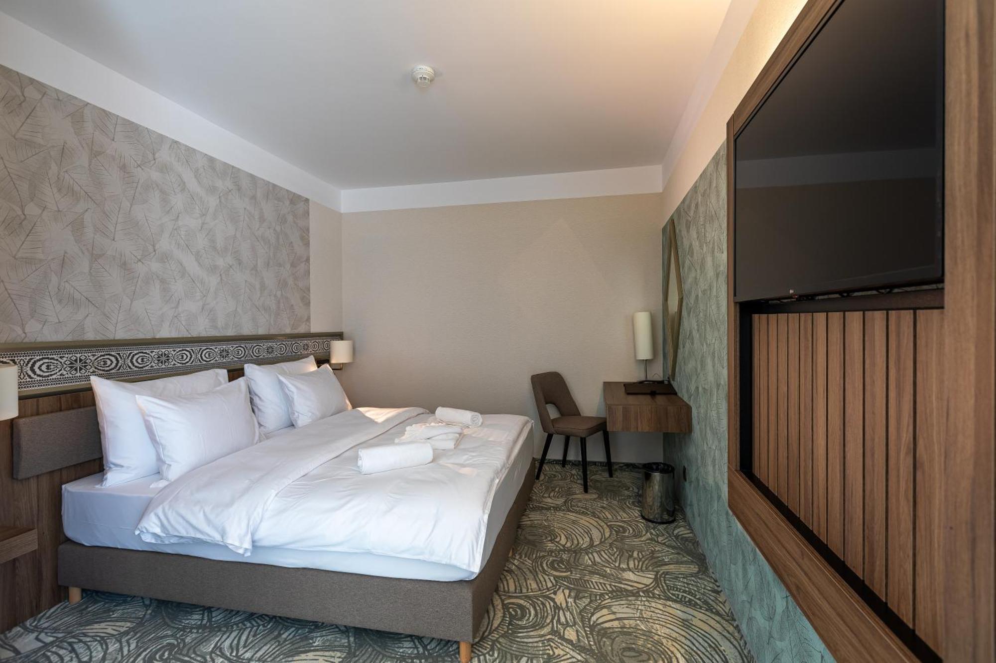 Hotel Crystal Wellness & Spa Superior Sovata Exterior photo
