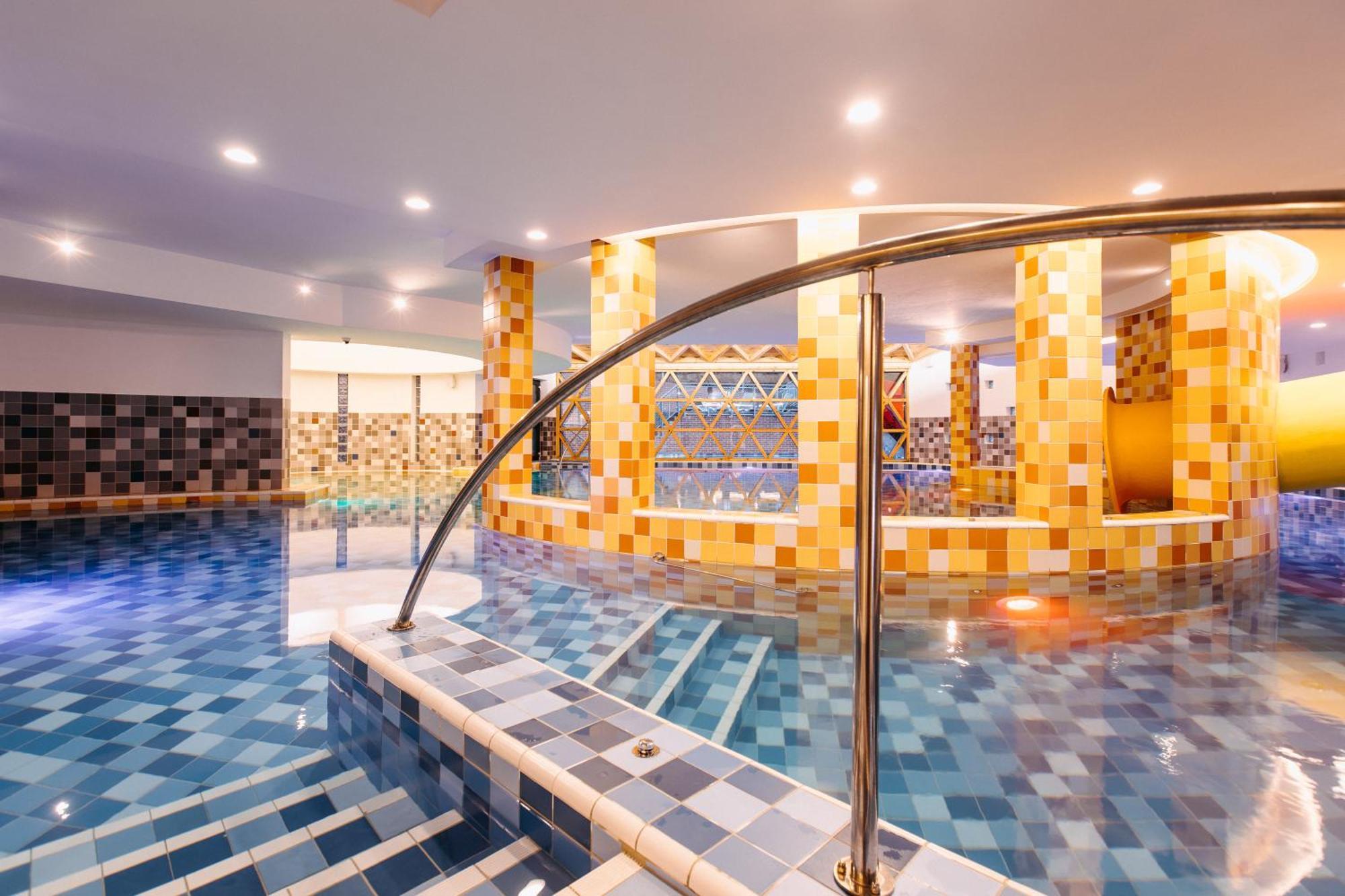 Hotel Crystal Wellness & Spa Superior Sovata Exterior photo